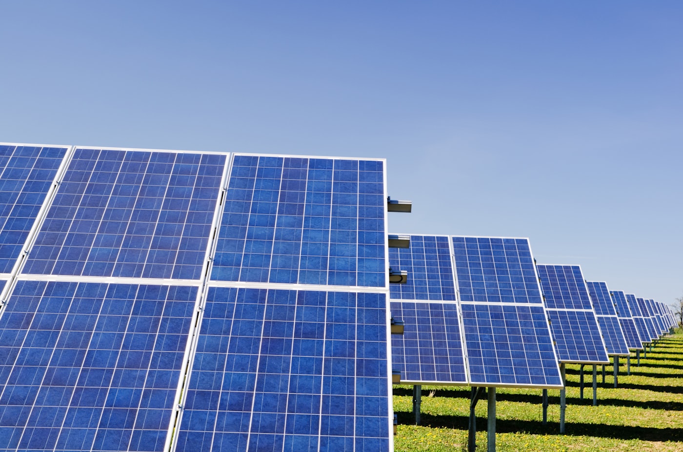 Residential rooftop solar panel array